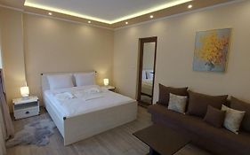 Elegant Complex